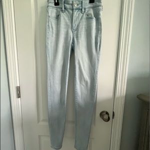 American Eagle Light-washed High Rise Jeggings